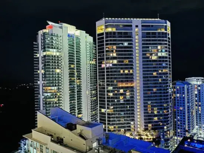 Suites R Us Brickell Bay Dr