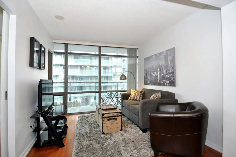 Stunning 1BR Condo Downtown Location