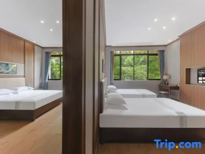 Quadruple Family Suite