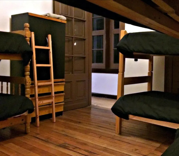 Hostal Irreal - Hostel