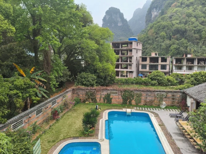 Classic Twin room with pool view