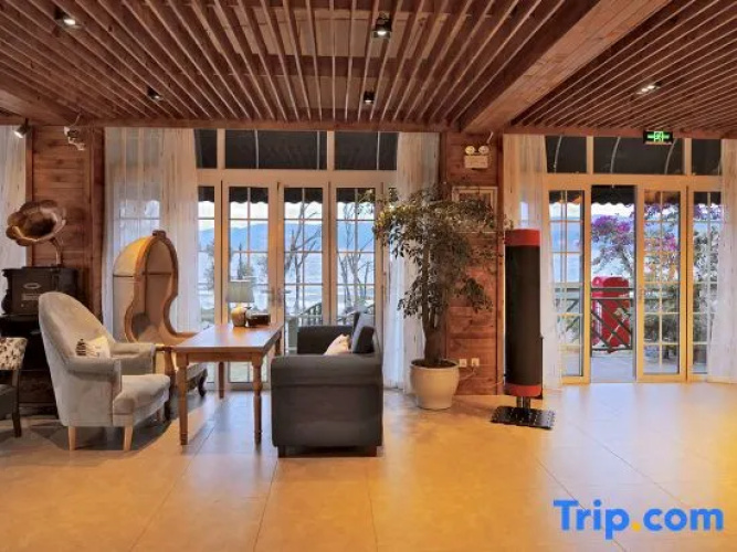YZL Seaview Garden Vacation Hotel