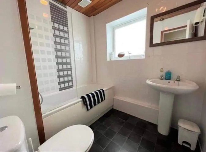 Villa - Sleeps 6 - Pets Ok - Pool - Parking