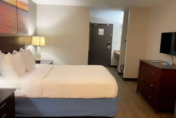 Days Inn & Suites by Wyndham Stevens Point
