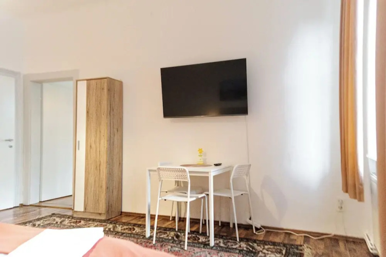Spacious 2BR Apt Near Wiener Stadthalle