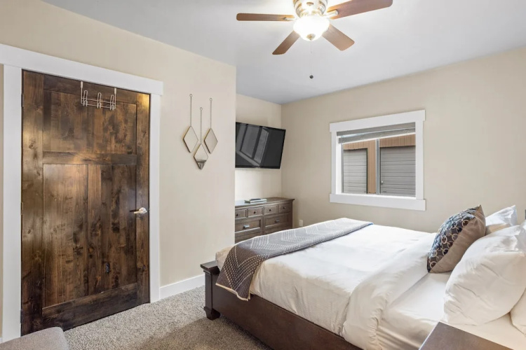 The Yellowstone Hideaway Unit B