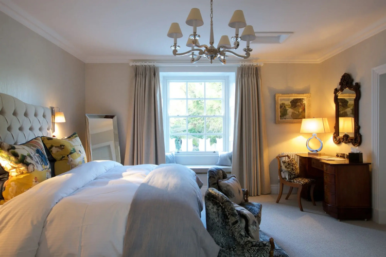 Storrs Hall Hotel