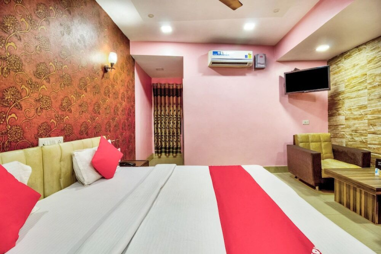 The Silver International By OYO Rooms