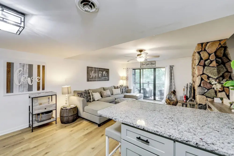Sevierville Condo w/ Balcony + Pool Access!