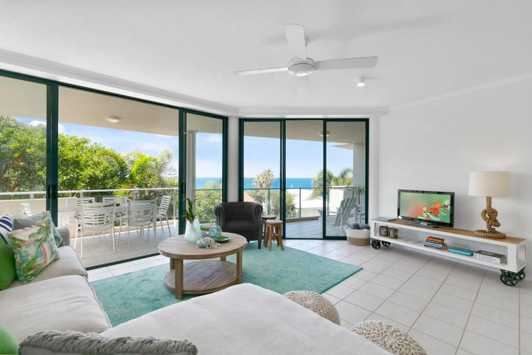 Sunny and spacious Sunshine Beach