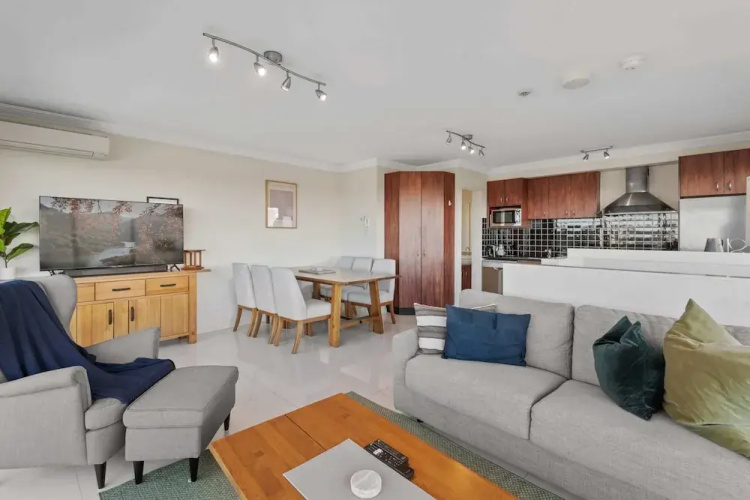 Split-level 2BR With City-view and Separate Study