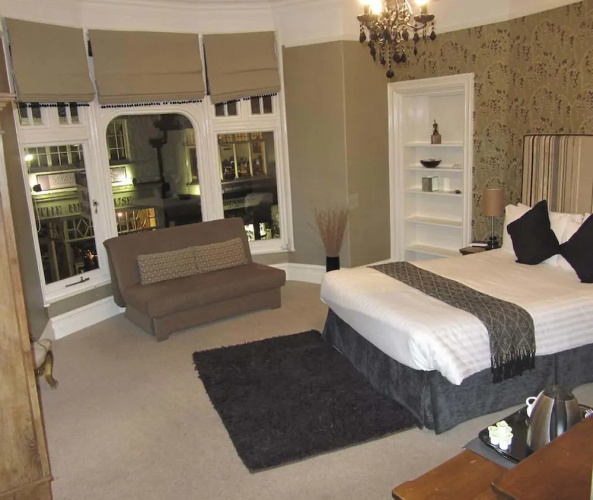 Monties Guest House