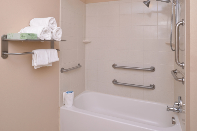 Holiday Inn Express And Suites Fairmont photo 11