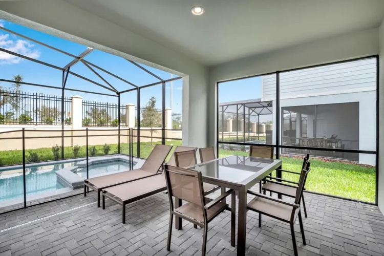 Zurich Villa Windsor At Westside