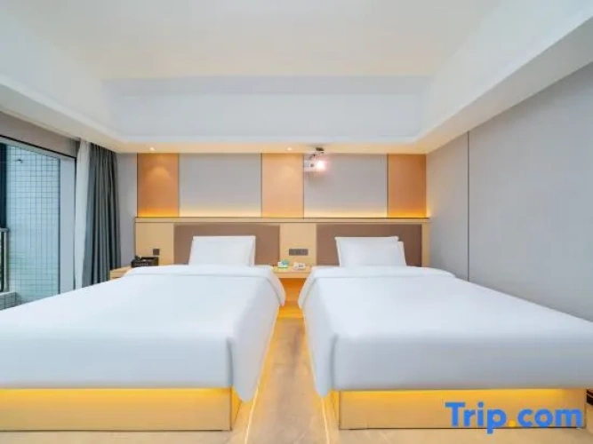 Standard Twin room with balcony and with city view