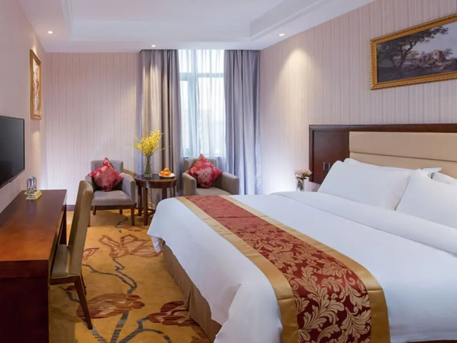 Vienna Hotel (Shenzhen Gongming Square Station)