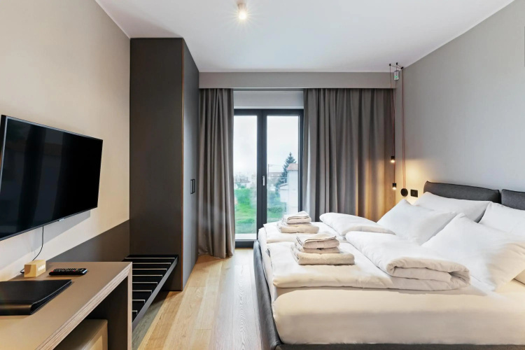 Four Room Otel