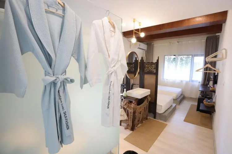 Yolo Bangkok Boutique Hotel