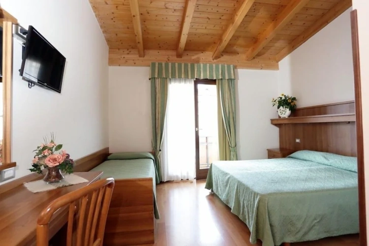 Standard Triple room with balcony