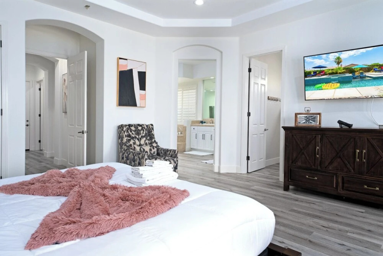 Luxurious 5BR Resort Style Home w/ Pool & Spa