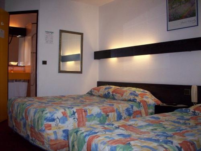 Standard Triple room