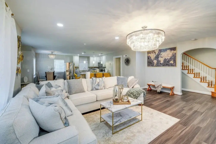 Silver Springs Home: Walk to Downtown!