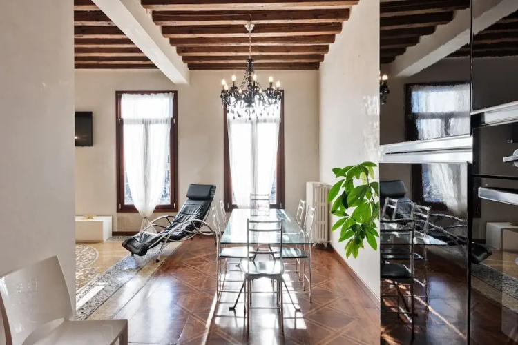 Rialto Bridge Romantic House