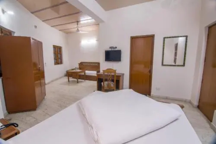 Hotel Bhakti Dhama