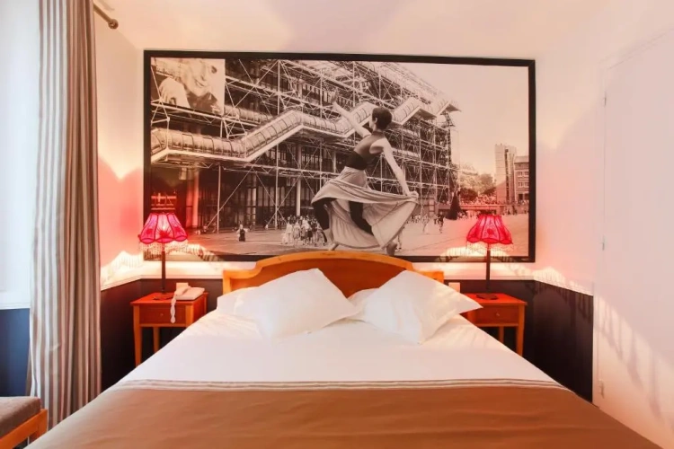 Standard Double room with street view