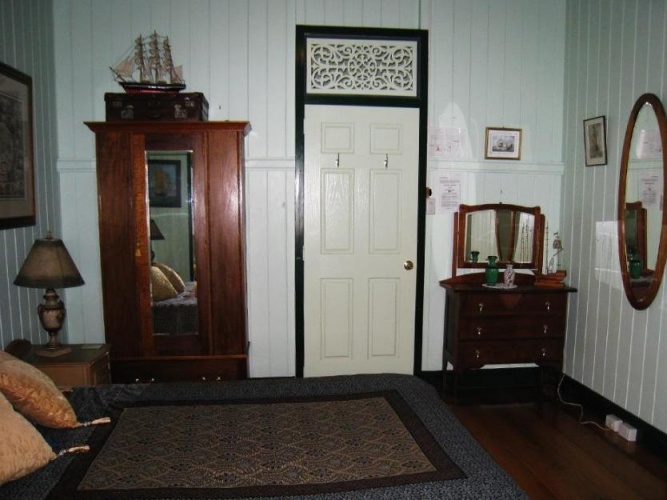 Standard Triple room