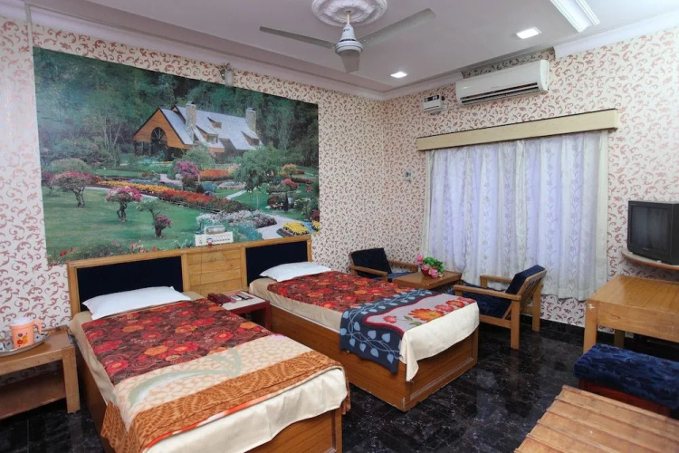 Trishul Hotel