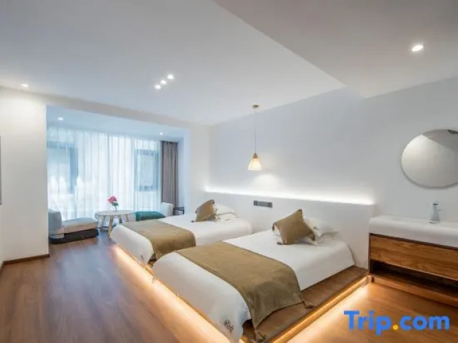 Standard Double Family room with balcony and with mountain view
