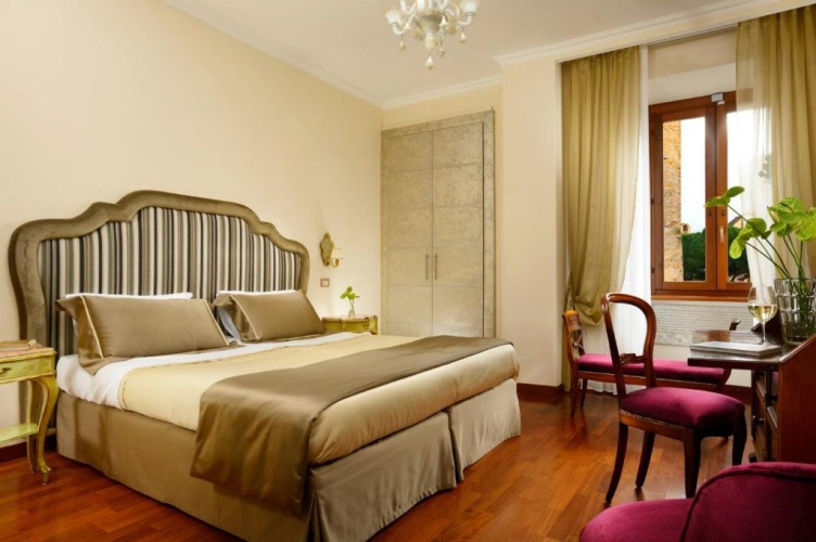 Superior Double room with partial view