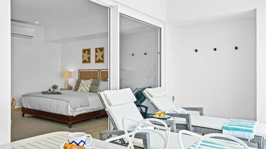 Stylish Beachfront 2BR - Balcony & Pools