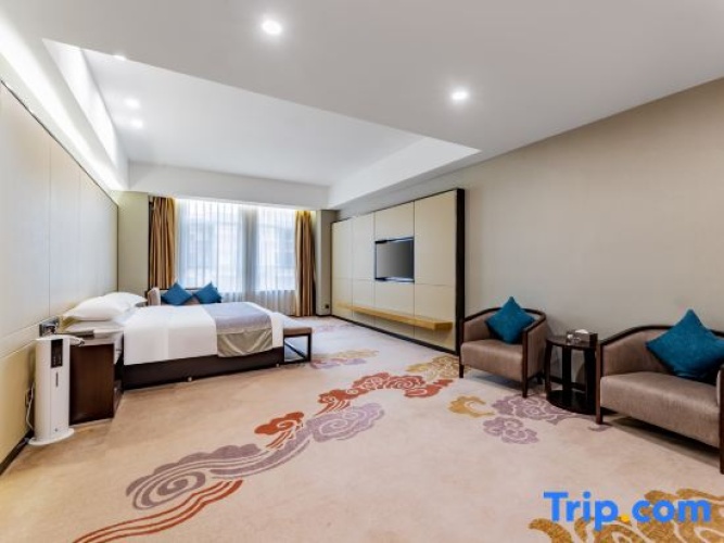 Deluxe Suite