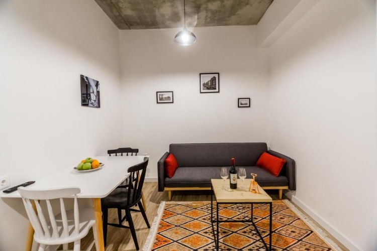 2 Bedrooms Apartment