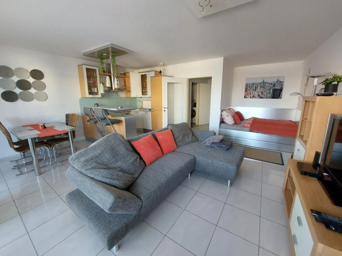 Mischek Tower Apartment with private terrace next to UNO