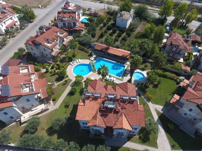 5 Bedrooms Villa