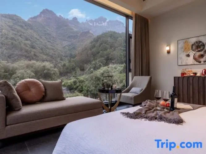 Suite with balcony