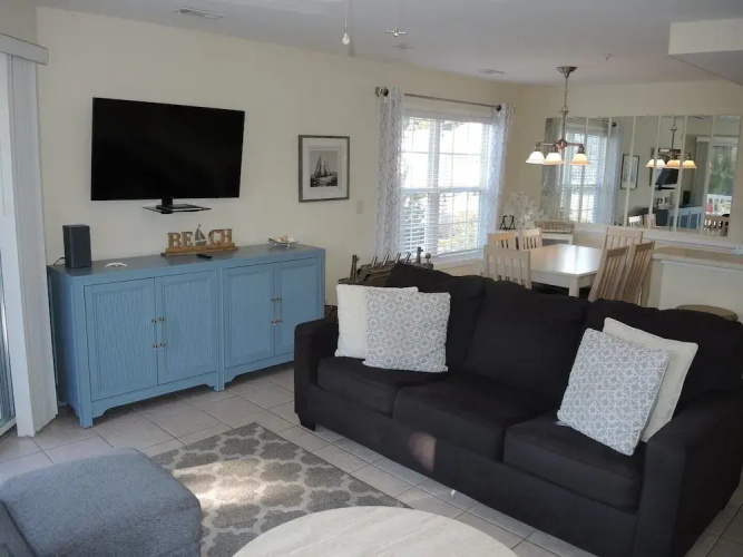 2609m 1 Bedroom Condo by Redawning