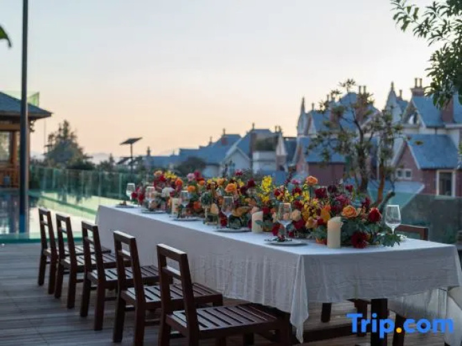Wonderland, hot spring resort