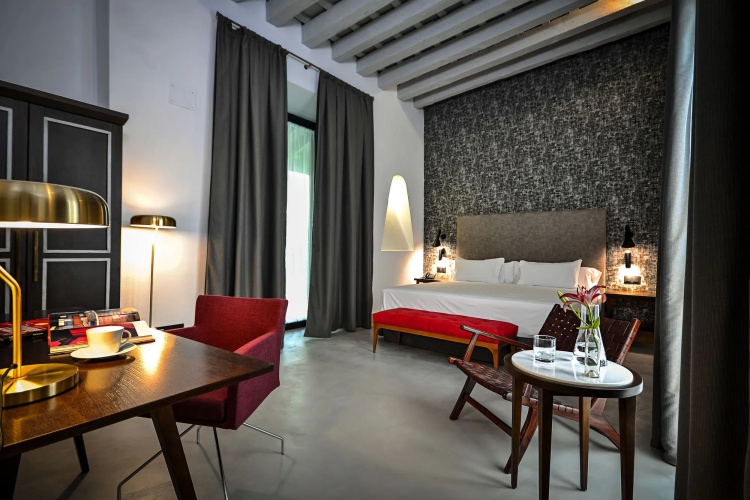 Legado Alcázar Hotel