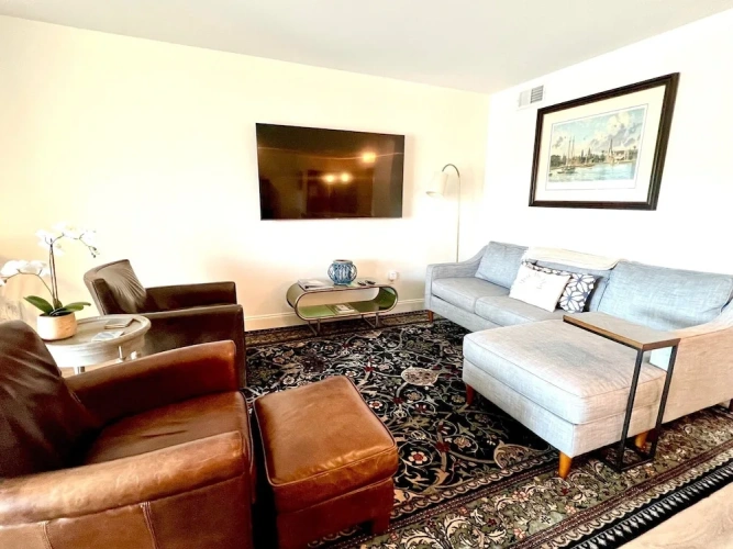 2 Bedrooms Villa
