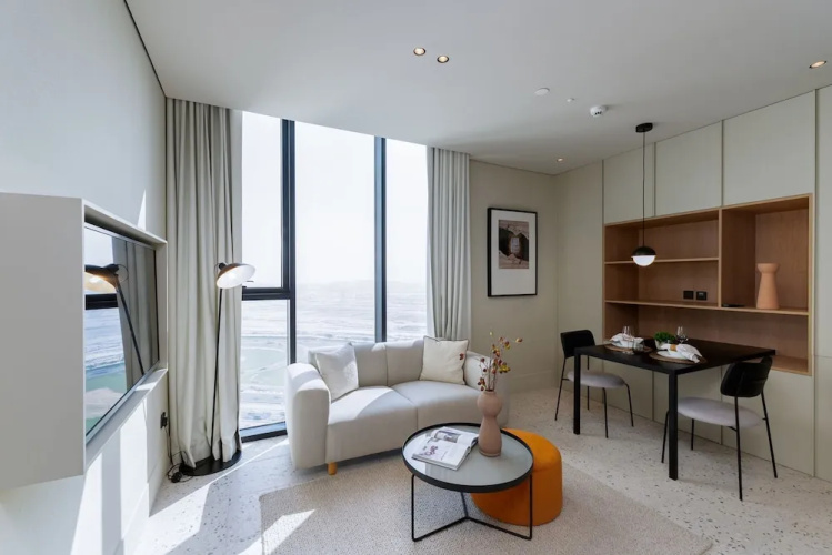 Business Bay Chic Studio w Pool Gym
