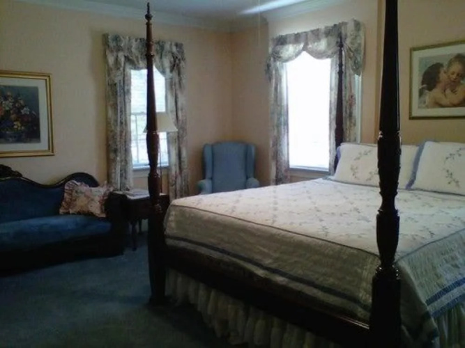 The Virginia Cliffe Inn