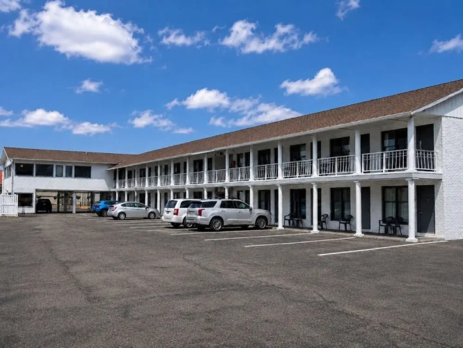 Continental Inn - Cheboygan, MI