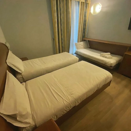 Standard Triple room with balcony
