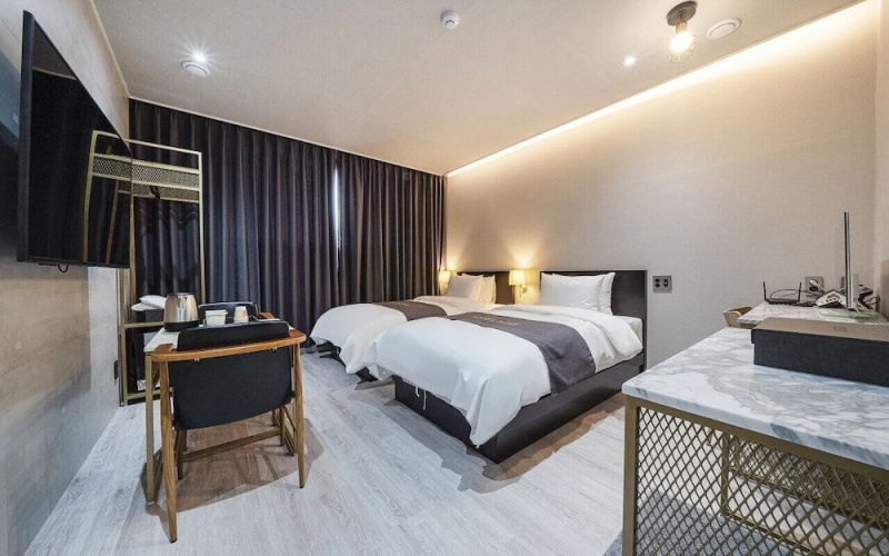 Fine Hotel