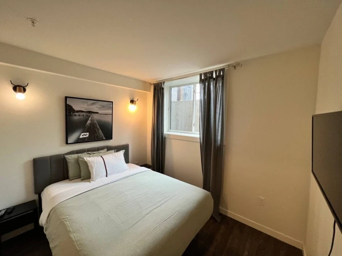 1 Bedroom Apartment with balcony and with city view