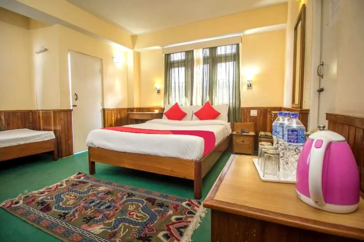 Goroomgo Tara Palace Pelling